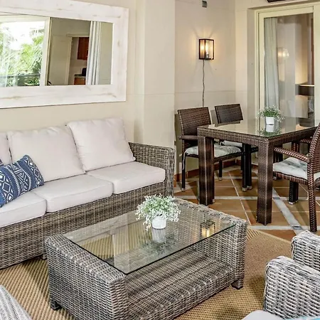 Fa - Fabulous Apartment With In And Outdoor Pool