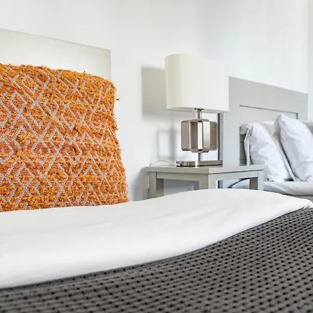 شقة Fa - Fabulous Apartment With In And Outdoor Pool ماربيا