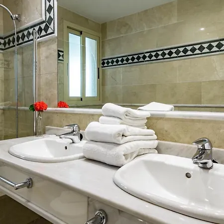 Fa - Fabulous Apartment With In And Outdoor Pool