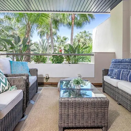 Fa - Fabulous Apartment With In And Outdoor Pool