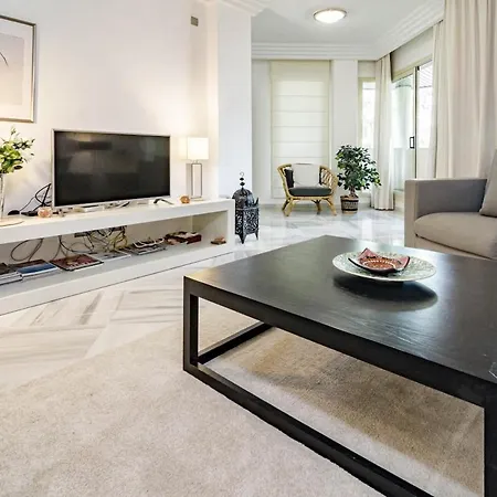 Apartman Fa - Fabulous Apartment With In And Outdoor Pool Marbella