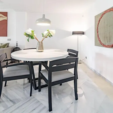 Fa - Fabulous Apartment With In And Outdoor Pool *